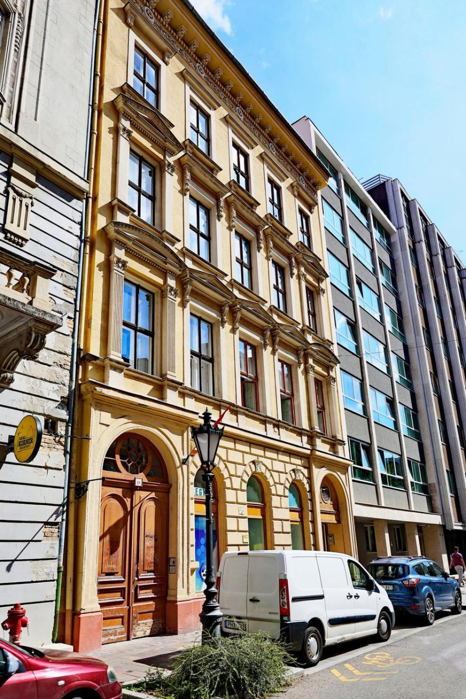 Supreme Astoria Semmelweis Апартаменти *